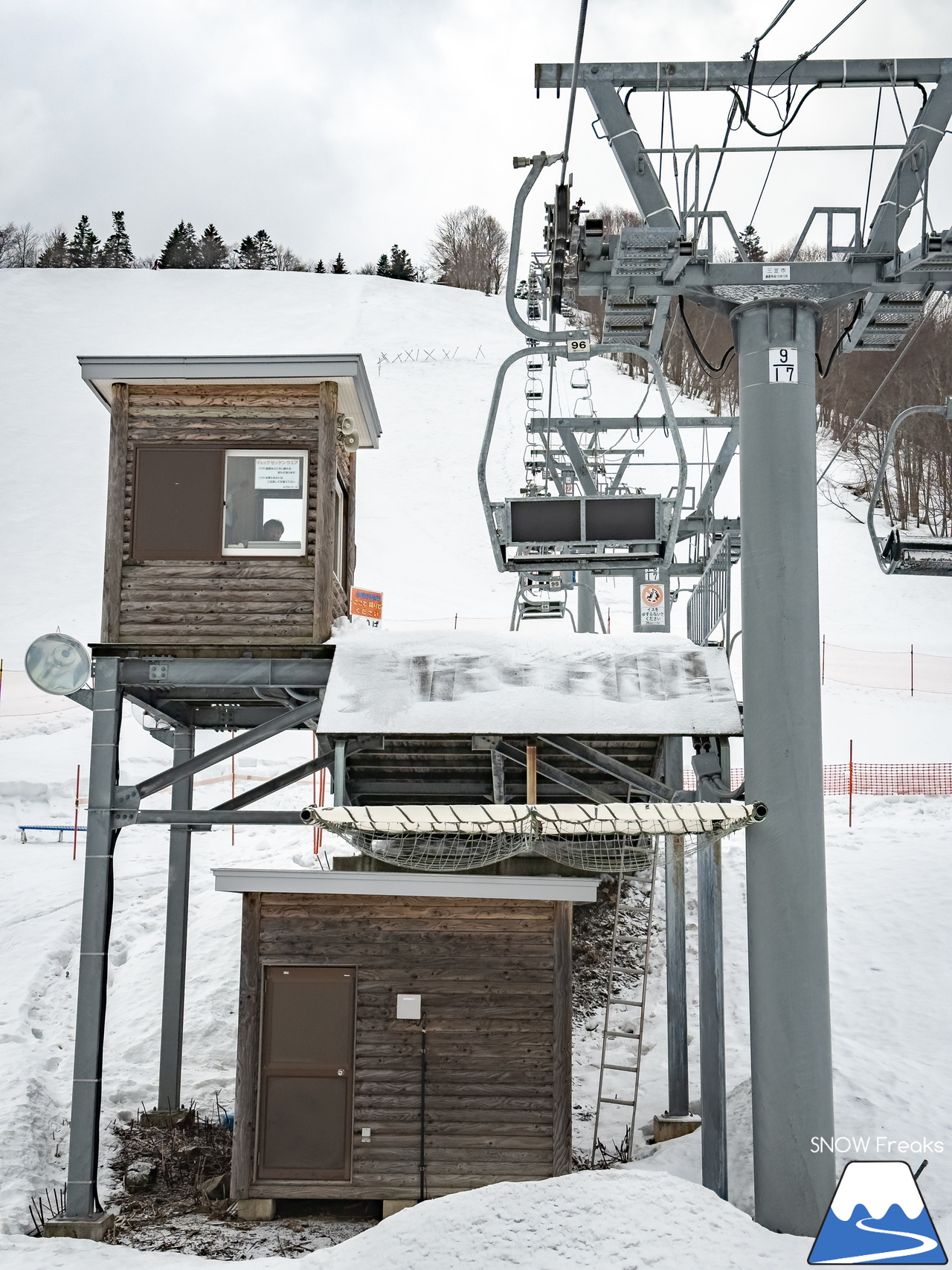 桂沢国設スキー場｜非情なほどに待ってくれない今冬の雪解け...。まだ少しだけ冬の気配が残る